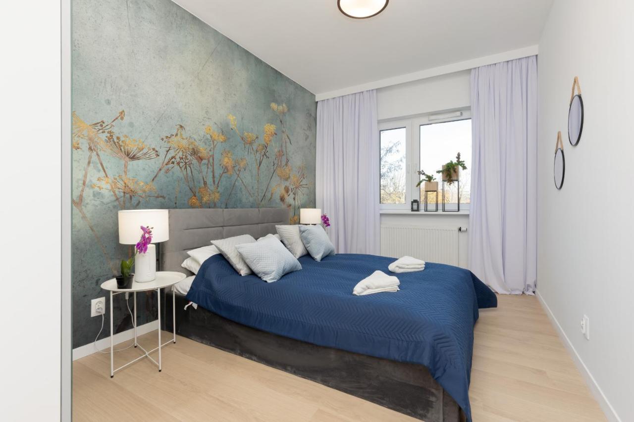 Modern Elegance With Parking & Ac, Next To Manufaktura By Renters Prestige