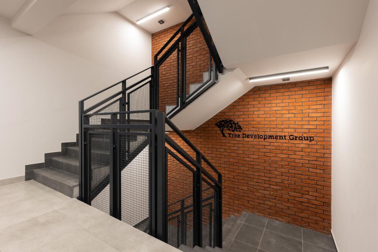 Modern Elegance With Parking & Ac, Next To Manufaktura By Renters Prestige Apartment