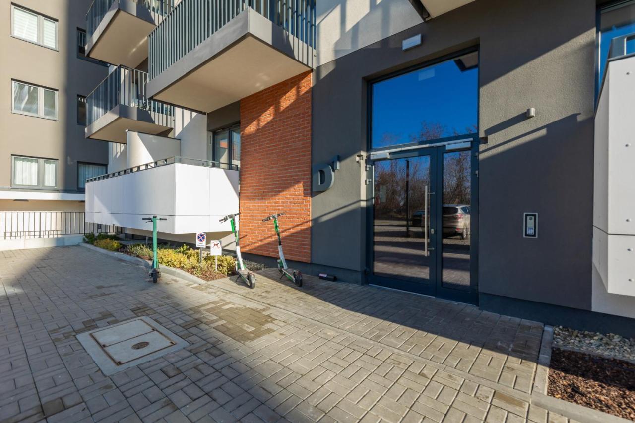 Modern Elegance With Parking & Ac, Next To Manufaktura By Renters Prestige