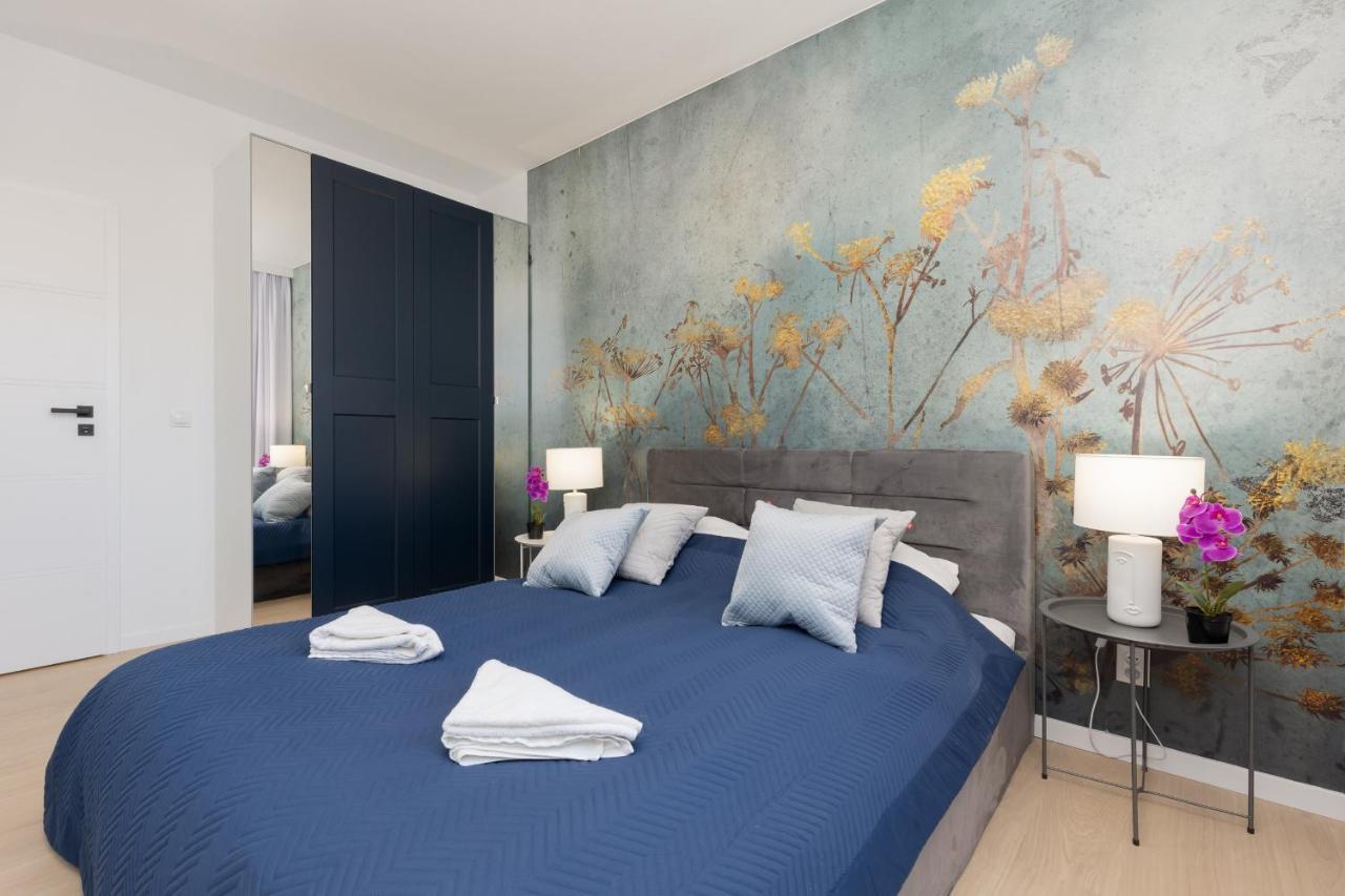 Modern Elegance With Parking & Ac, Next To Manufaktura By Renters Prestige *