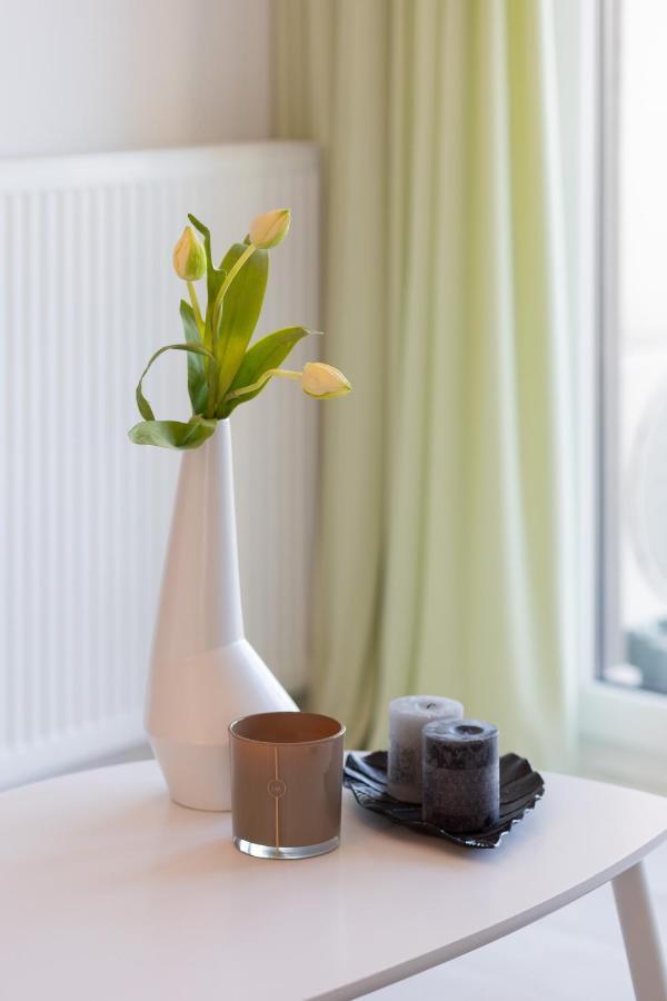 Modern Elegance With Parking & Ac, Next To Manufaktura By Renters Prestige Apartment