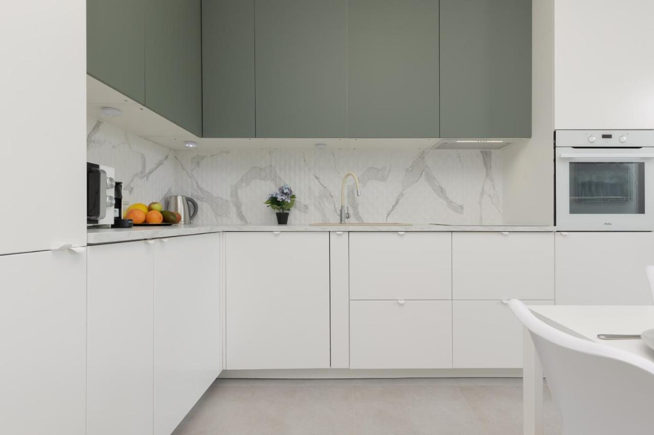 Modern Elegance With Parking & Ac, Next To Manufaktura By Renters Prestige