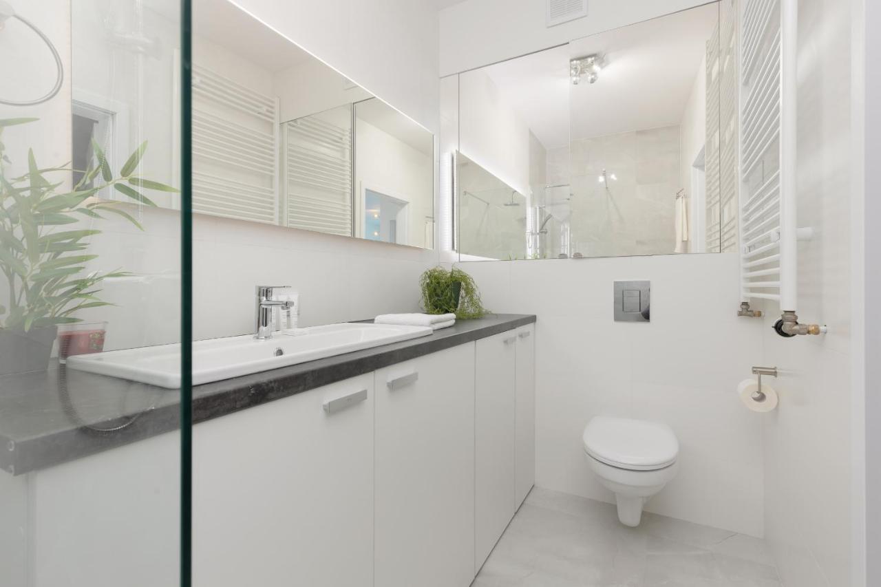 Modern Elegance With Parking & Ac, Next To Manufaktura By Renters Prestige Apartment Lodz (Lodz)