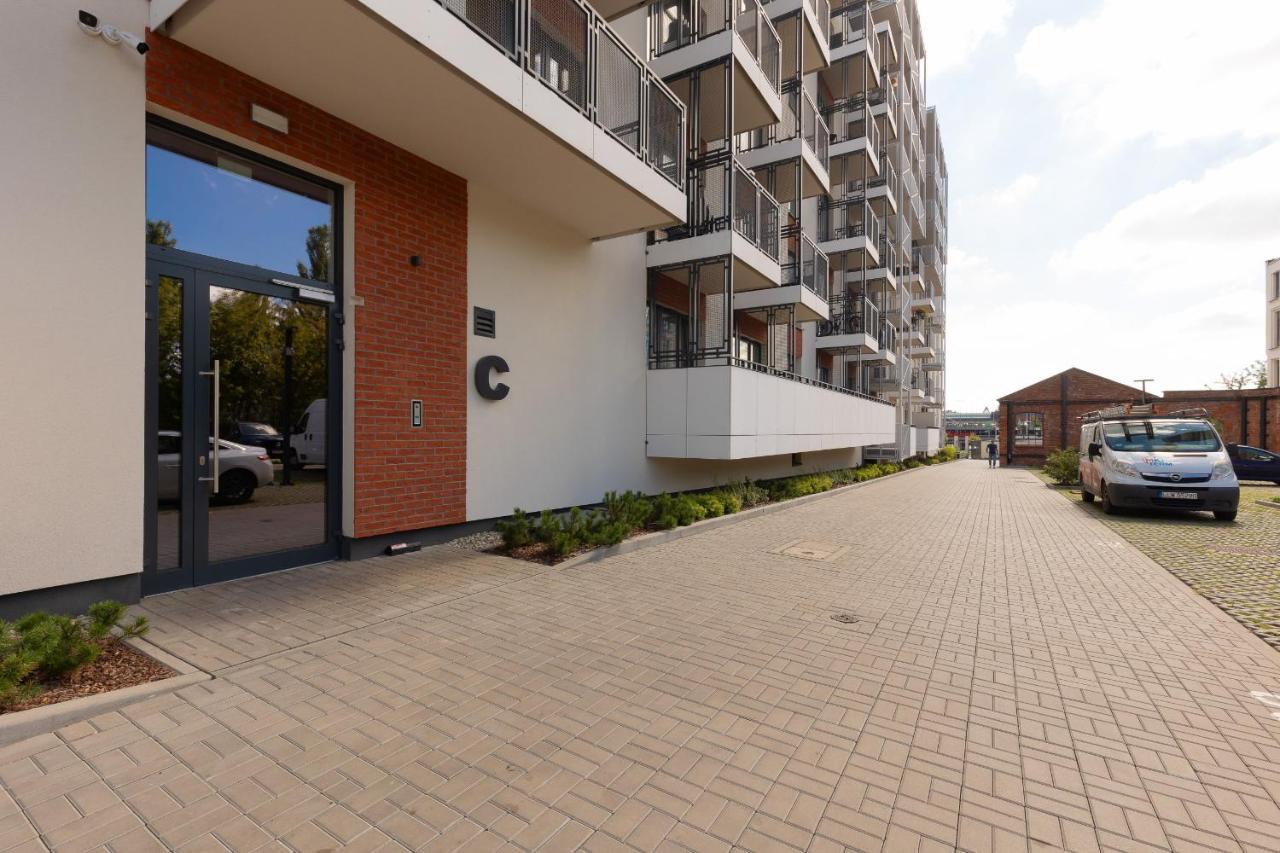 Modern Elegance With Parking & Ac, Next To Manufaktura By Renters Prestige