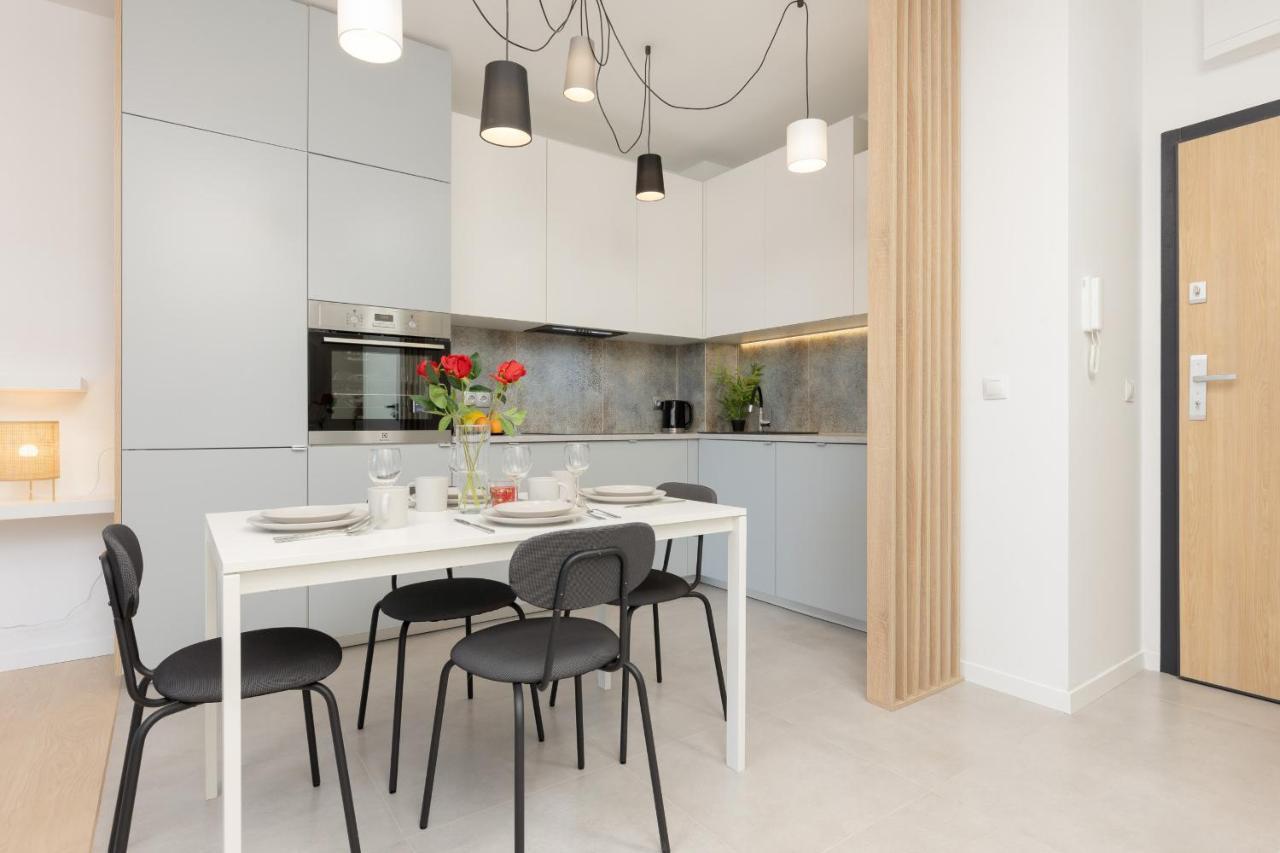 Apartment Modern Elegance With Parking & Ac, Next To Manufaktura By Renters Prestige