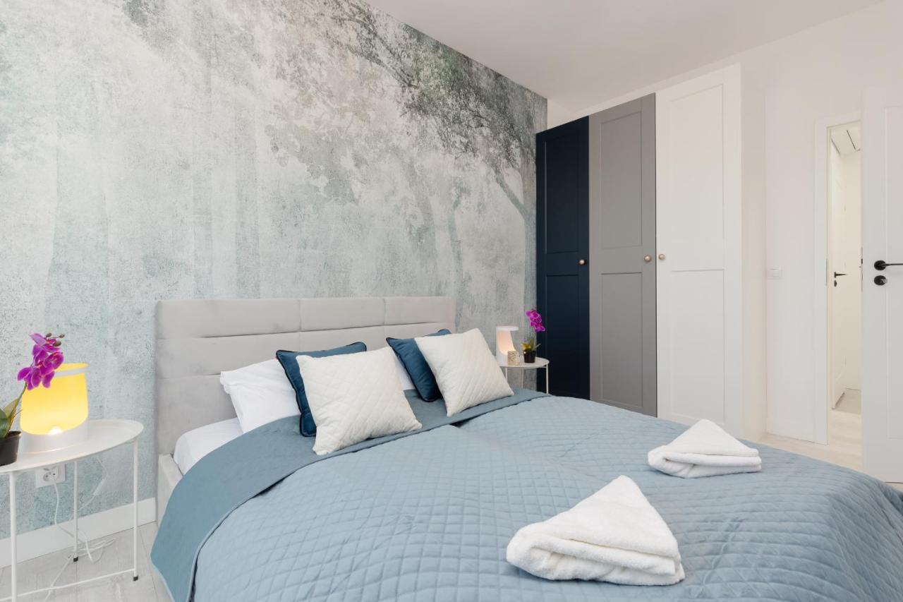 Modern Elegance With Parking & Ac, Next To Manufaktura By Renters Prestige Apartment Lodz (Lodz)